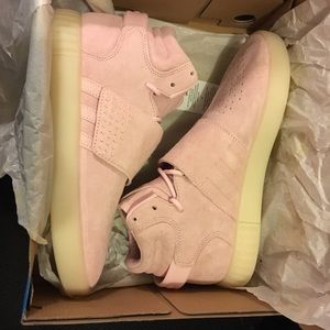 Adidas women's casual shoes size 8